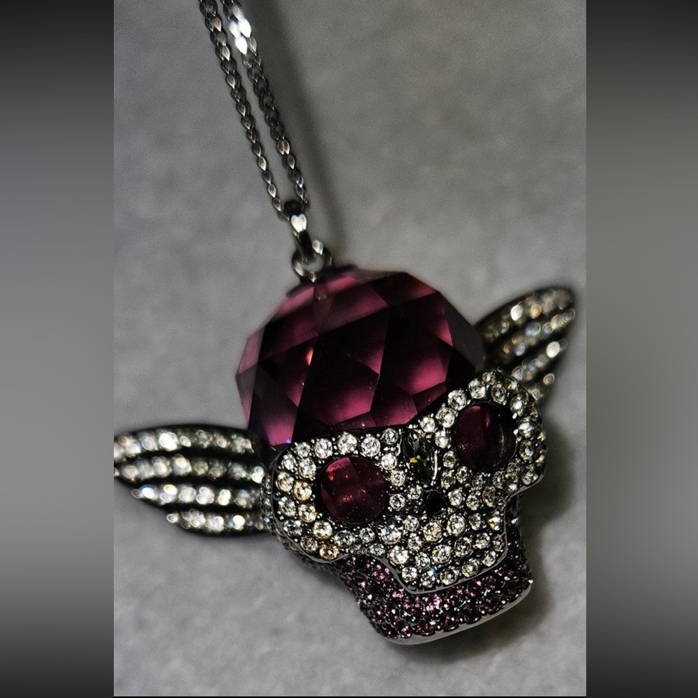 Swarovski Crystal Passenger Pendant Necklace Montana Amethyst Scull. Like new!